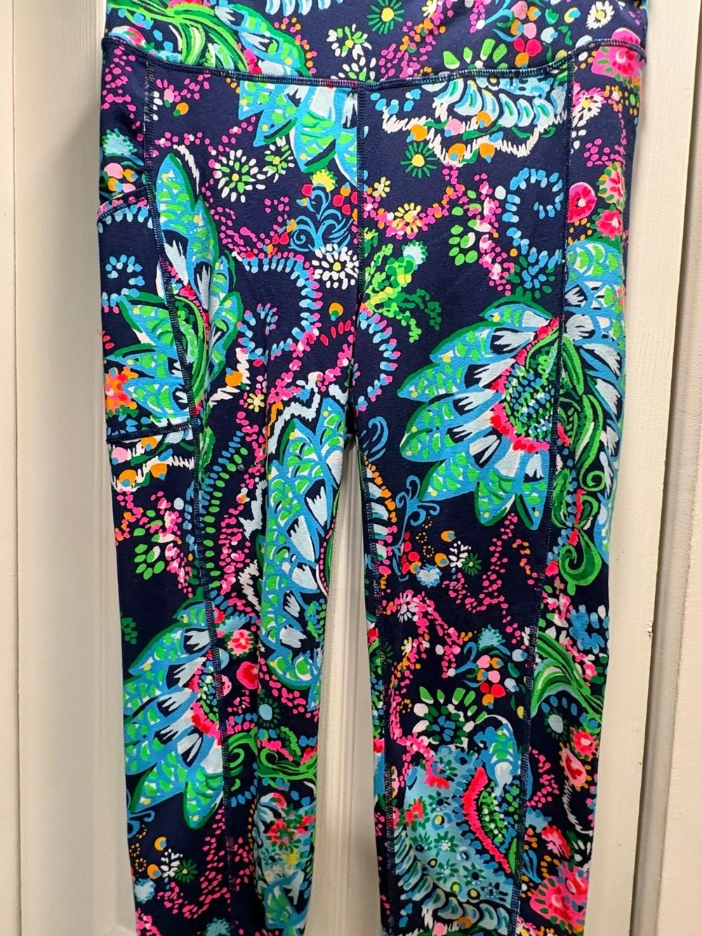 Lilly Pulitzer Women's Navy Floral Print Capri Leggings - Picture 2 of 6